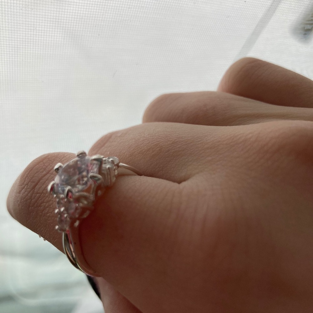 White ring - Picture 3 of 3